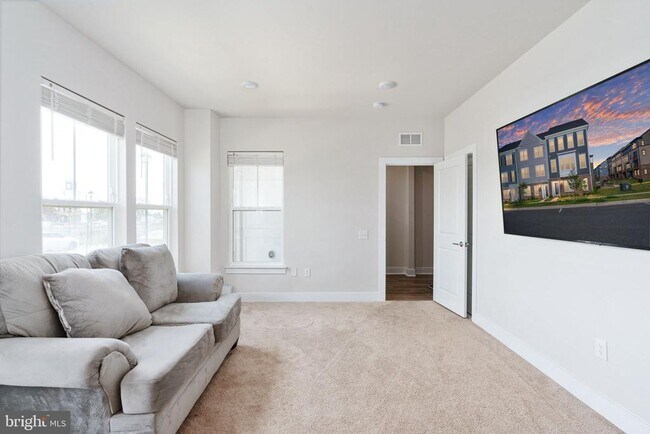 Building Photo - 1747 Riverbluff Ave