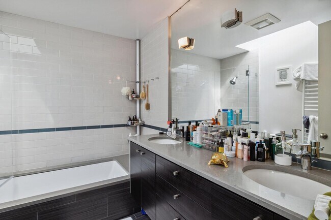 Building Photo - OPEN HOUSE: Wednesday (6/24) 4:00pm-4:30pm. Stunning 3-Level Single Family Home with Modern Touch...