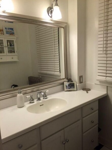 Building Photo - 207 E 11th Ave