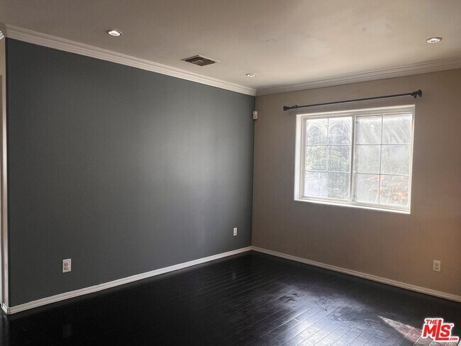 Building Photo - 2317 S Harcourt Ave