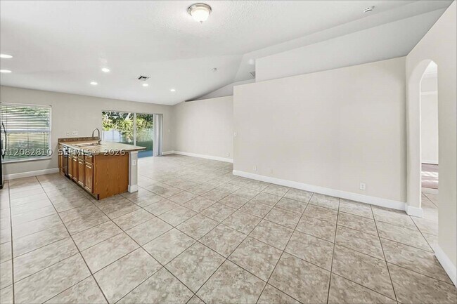 Building Photo - 2611 Alexander Ave