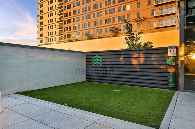 Building Photo - Downtown Bellevue Luxury 1B1B – Available ...
