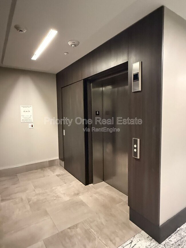 Building Photo - 2665 Fifth Ave