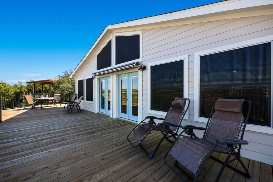 Building Photo - 21611 High Dr