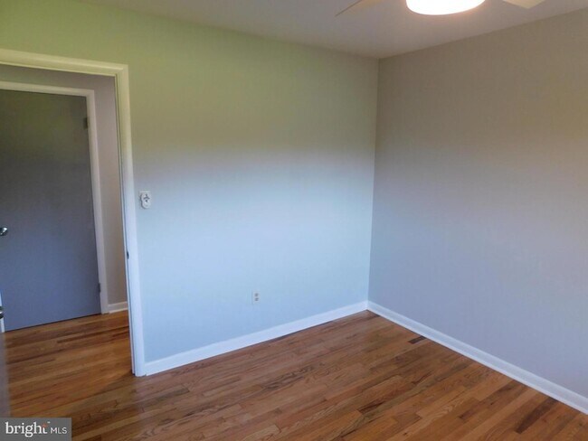 Building Photo - 1242 S Governors Ave