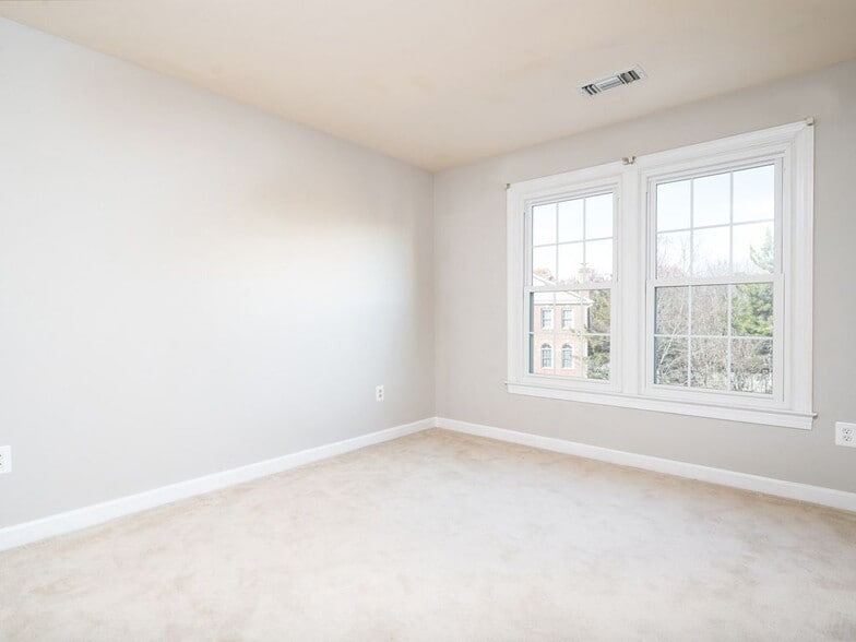 Building Photo - 2155 Wolftrap Ct