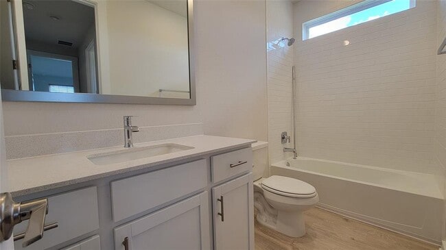Building Photo - 429 Tinto St