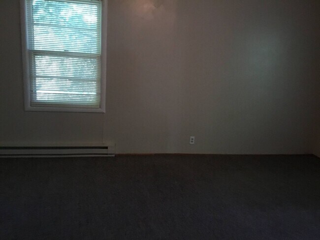 Building Photo - 5 Bedroom House in Southeast Eugene