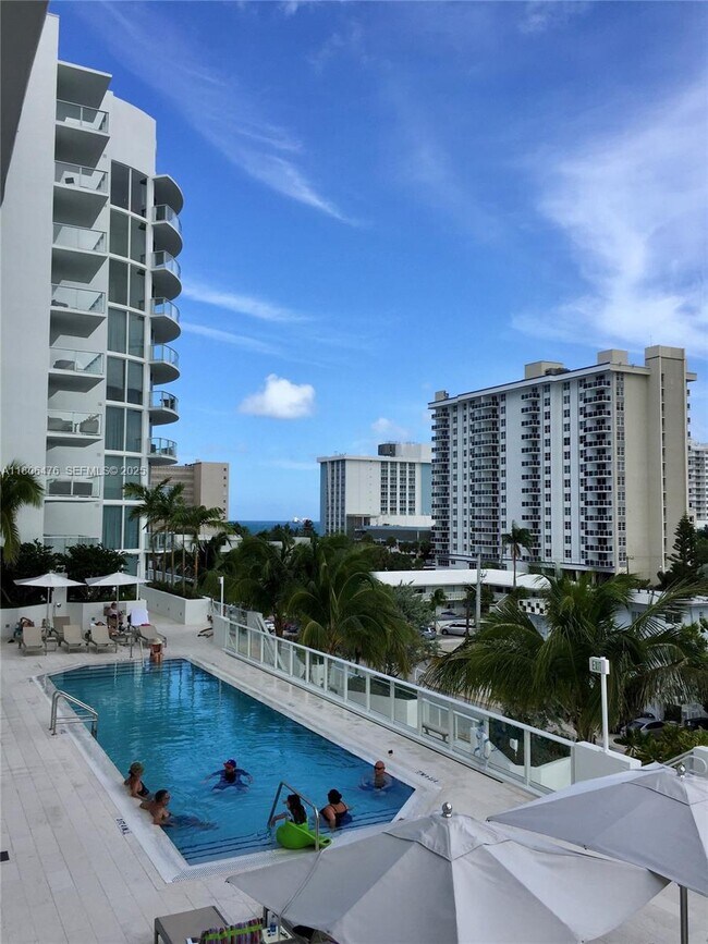 Building Photo - 401 N Birch Rd