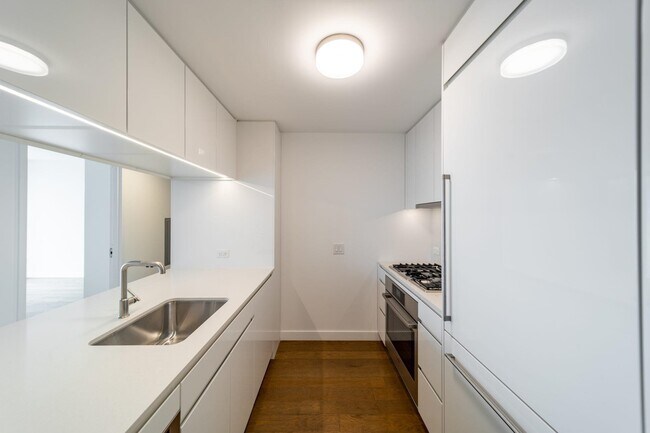 Building Photo - 99 Hudson St