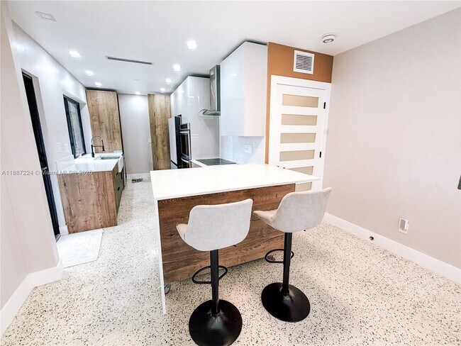 Building Photo - 425 NE 103rd St