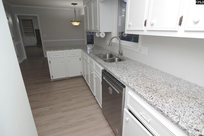 Building Photo - 123 Valley Springs Rd