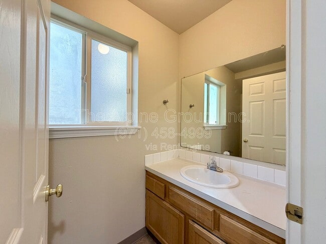 Building Photo - 3986 SW Pinewood Way
