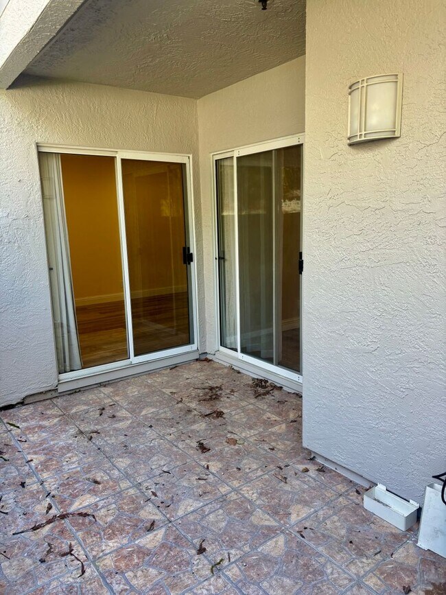 Building Photo - Walnut Creek 2 bed 2 bath gorgeous end unit on the first floor with garage!