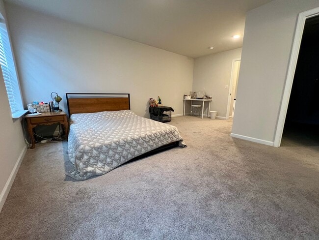 Building Photo - Luxurious 3-Bedroom Townhome in Norristown! Available mid-July!