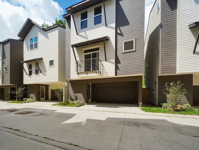 Building Photo - 859 Rachel St