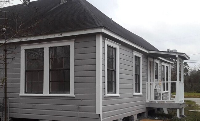 Building Photo - 1875 Trinidad St
