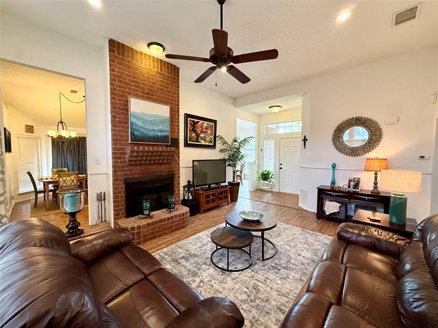 Building Photo - 1658 Glenmore Dr