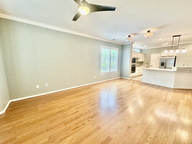 Building Photo - Spacious Open Floor Plan Home in Sun City!