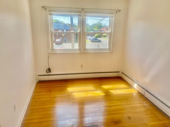 Building Photo - 2 Bedroom-1 Full Bath in South Allentown with Immediate Occupancy