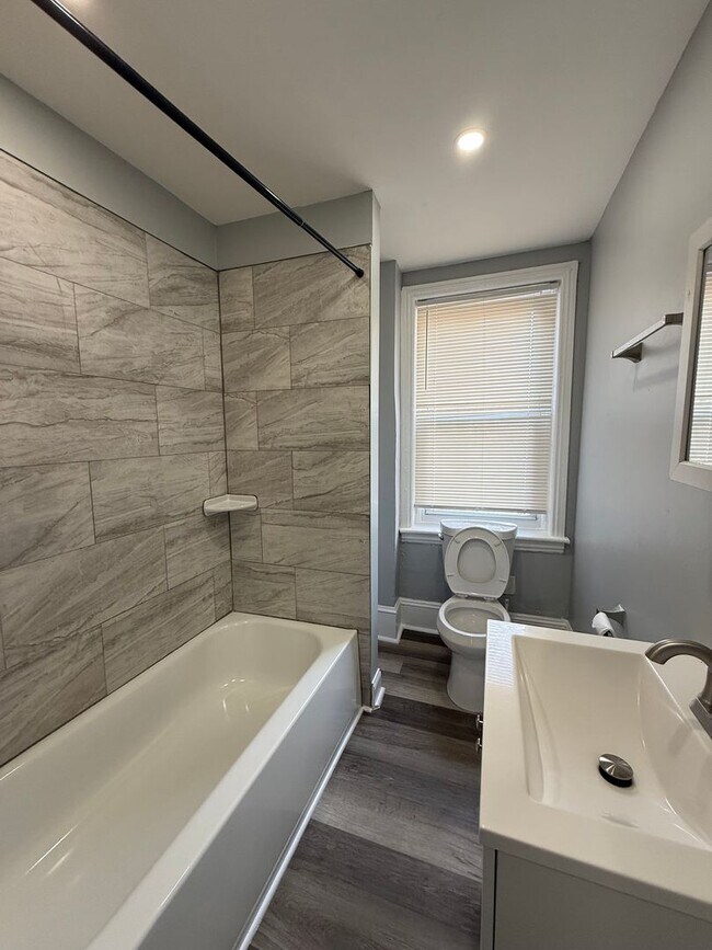 Building Photo - 103 Taylor St