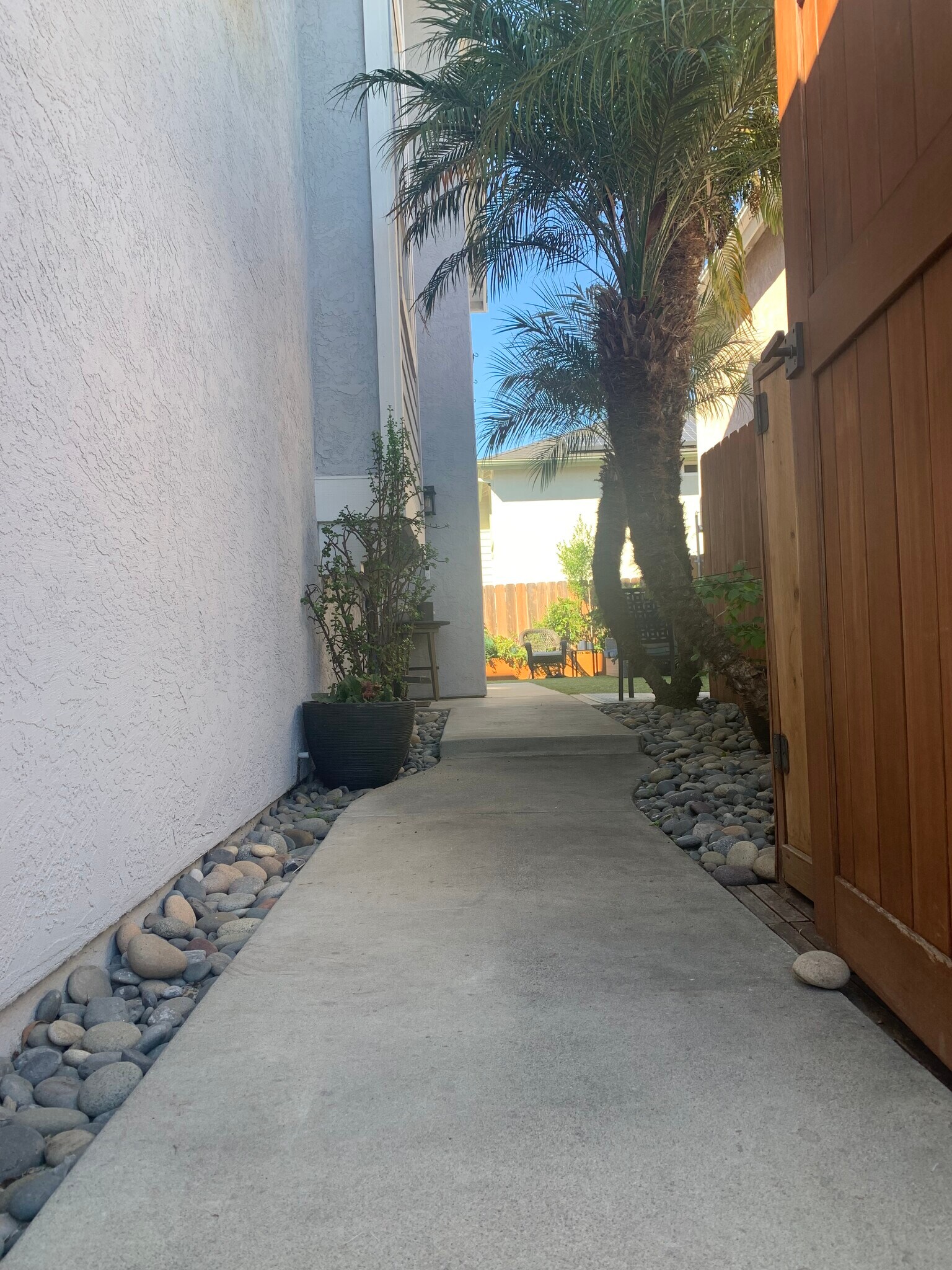 Building Photo - 2406 Maravilla Way