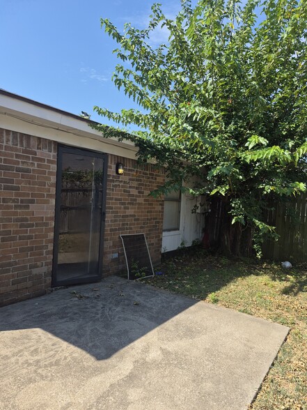 Building Photo - 3712 Hulen Park Cir