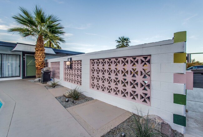 Building Photo - 39955 Estates Rd