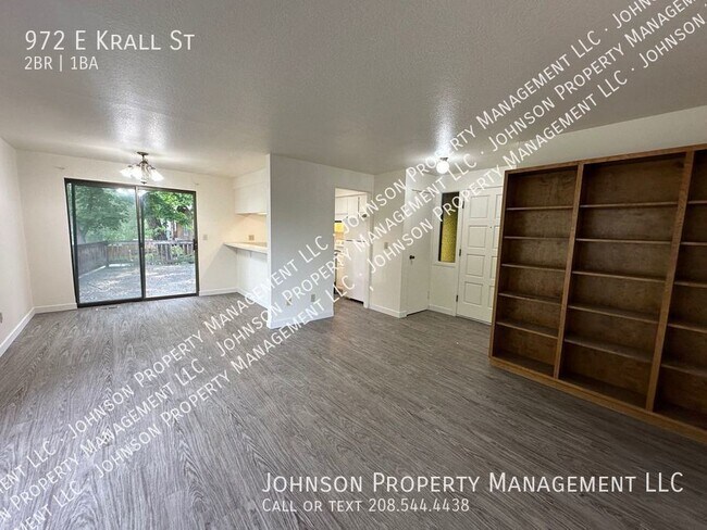 Building Photo - 972 E Krall St