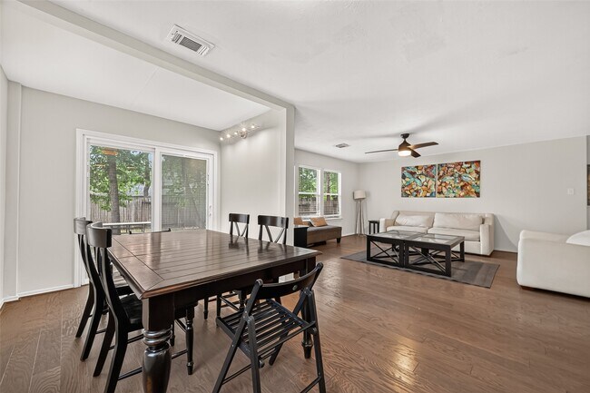 Building Photo - 202 N Vesper Bend Cir
