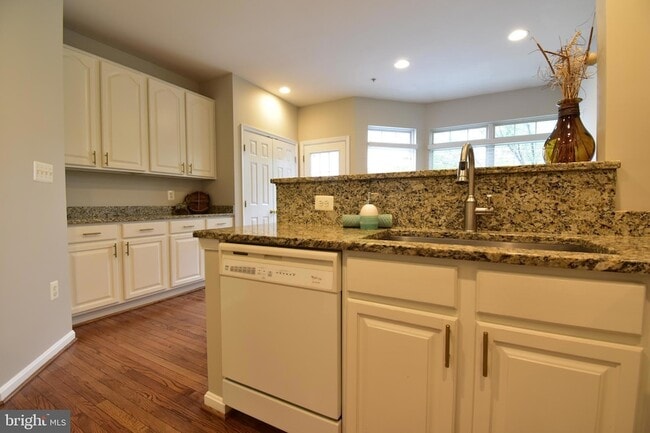 Building Photo - 5053 Kilburn St