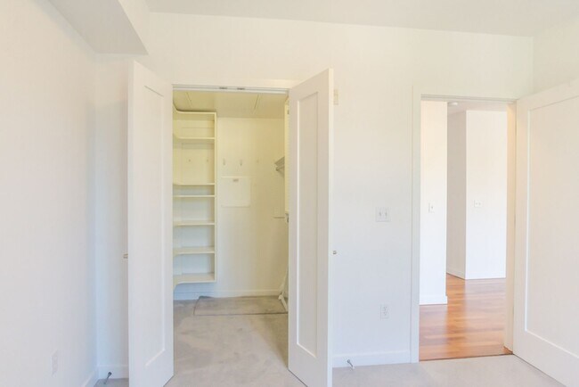 Building Photo - 2Bd/2Ba Seattle Condo