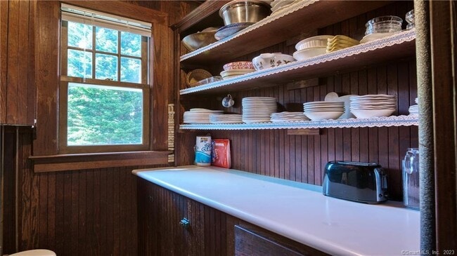 Building Photo - 106 E Shore Ave