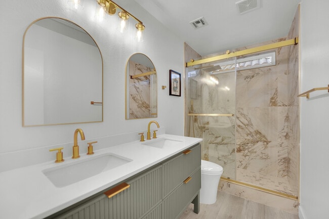 Building Photo - 9645 Grapeland Ave