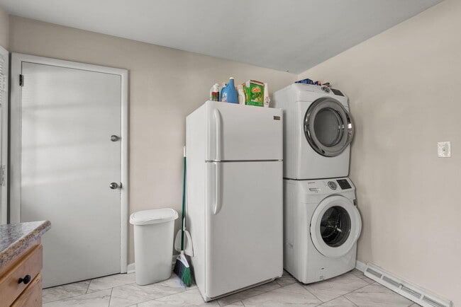 Building Photo - 129 Greenbriar Rd