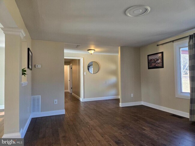 Building Photo - 3300 Mt Airy Ct