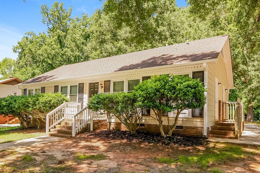 Building Photo - 6725 Barrington Dr