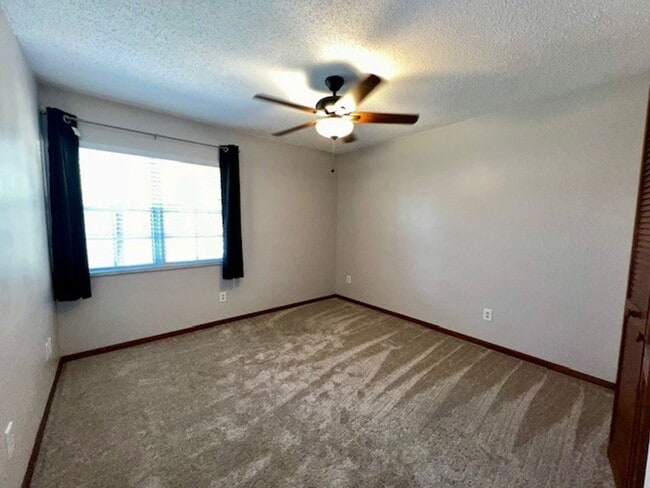Building Photo - 320 Columbus Cir