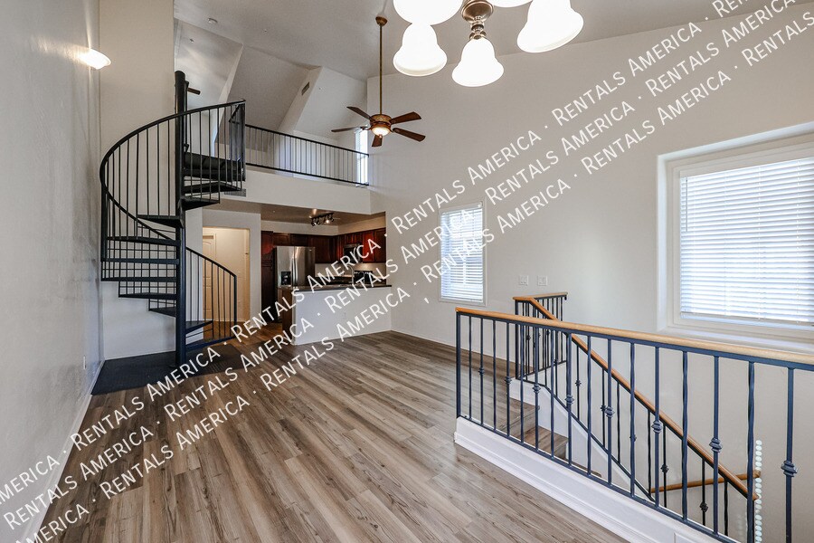 Building Photo - 4057 E Windsor Dr