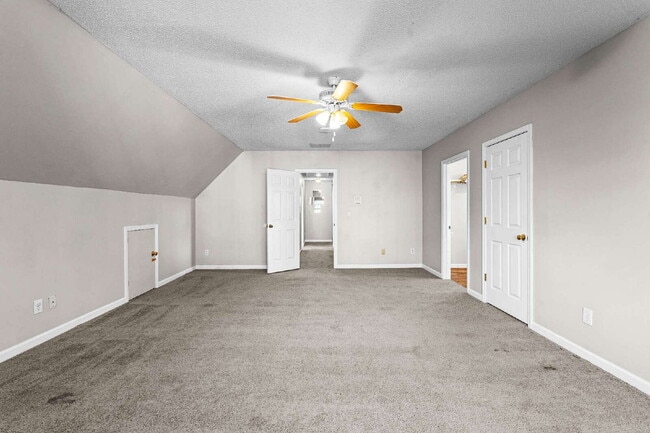 Building Photo - Three Bedroom Rental directly next to Arnall Middle School