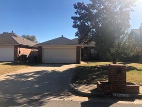 Building Photo - Storm Shelter! 3 bed 2 bath 2 car garage h...