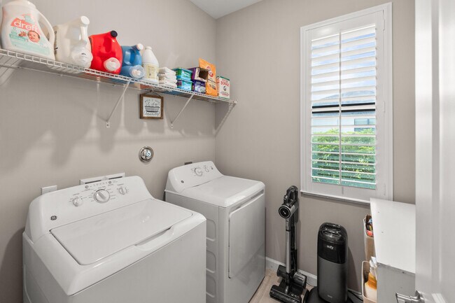 Building Photo - 3263 Dunning Dr