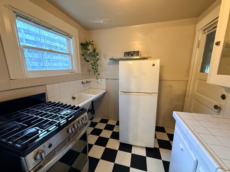 Building Photo - 1710 1/2 16th St