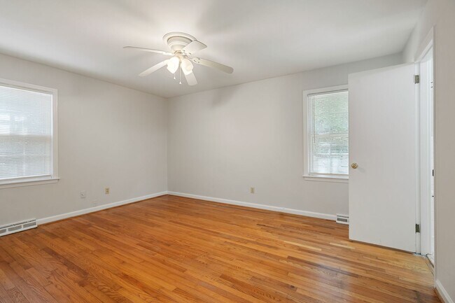 Building Photo - Chapel Hill Ranch Lakeshore community
