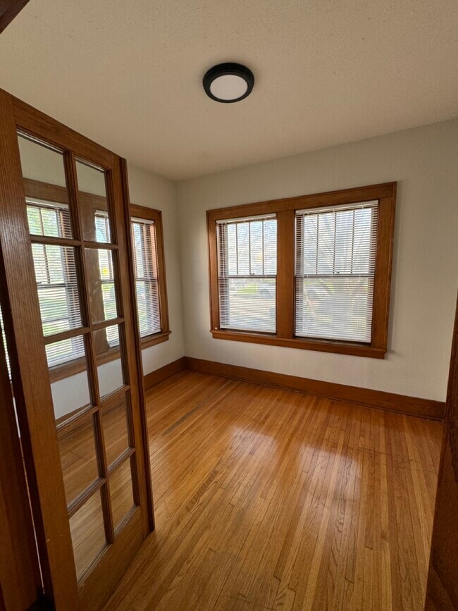 Building Photo - 1002 B St