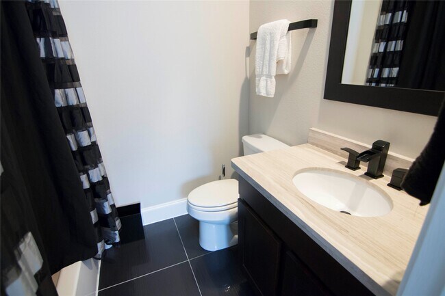 Building Photo - 616 Delano St