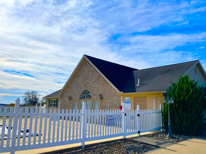 Building Photo - 504 Altamonte Dr