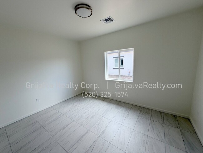 Building Photo - 4519 S 7th Ave