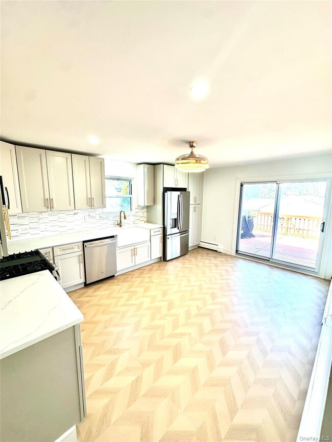 Building Photo - 495 Kimball Ave