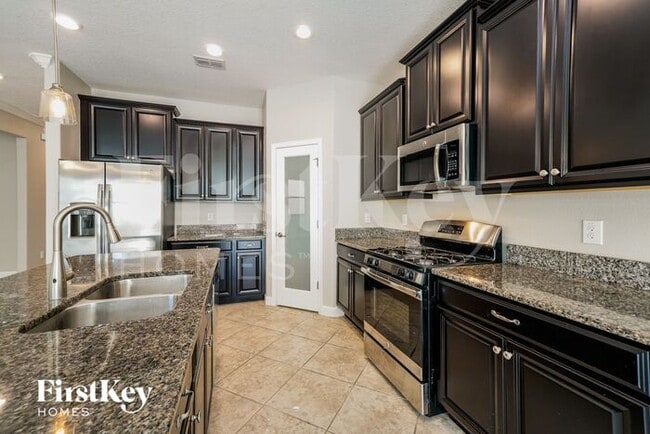 Building Photo - 931 Terra Vista St